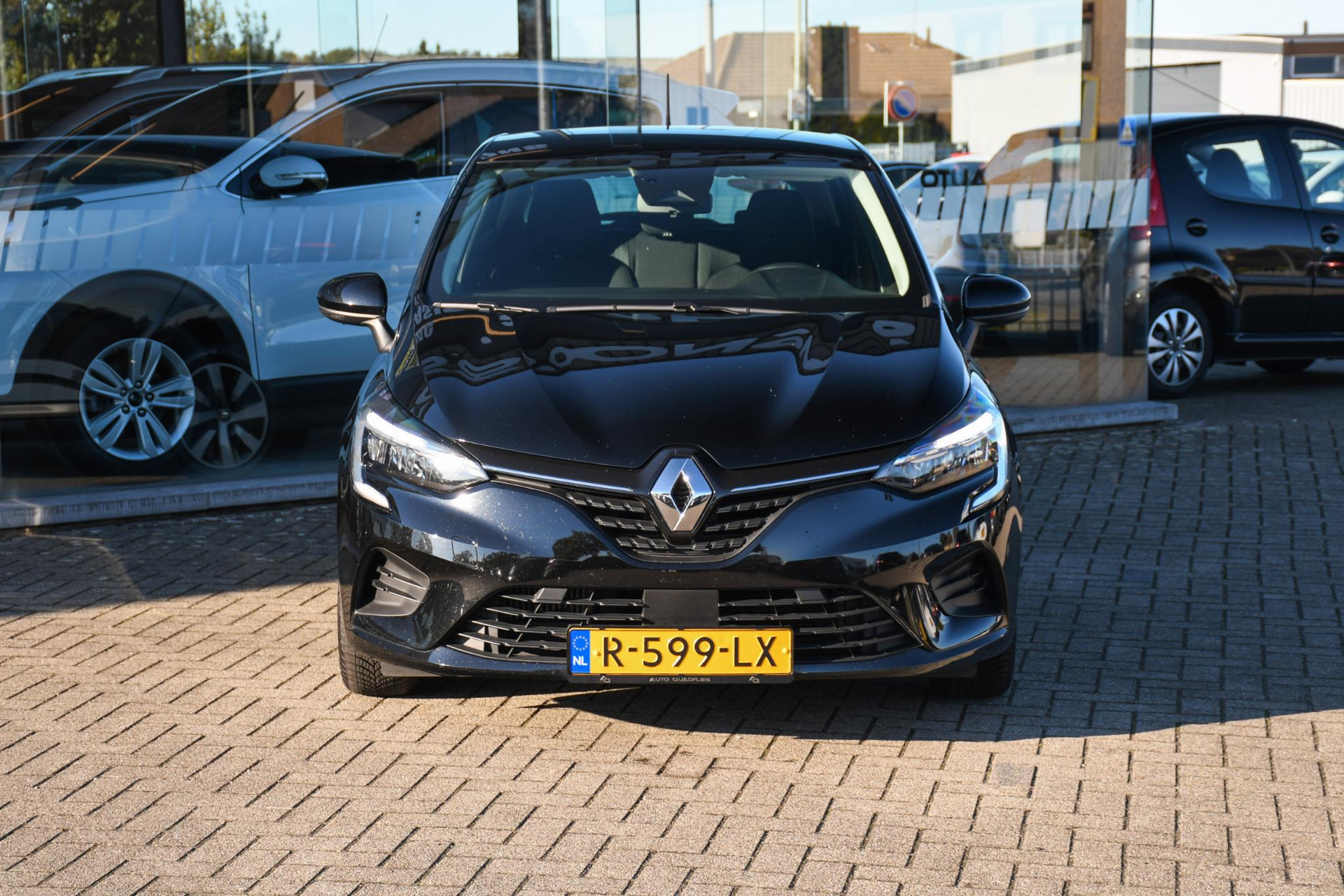 40716348-3.jpg