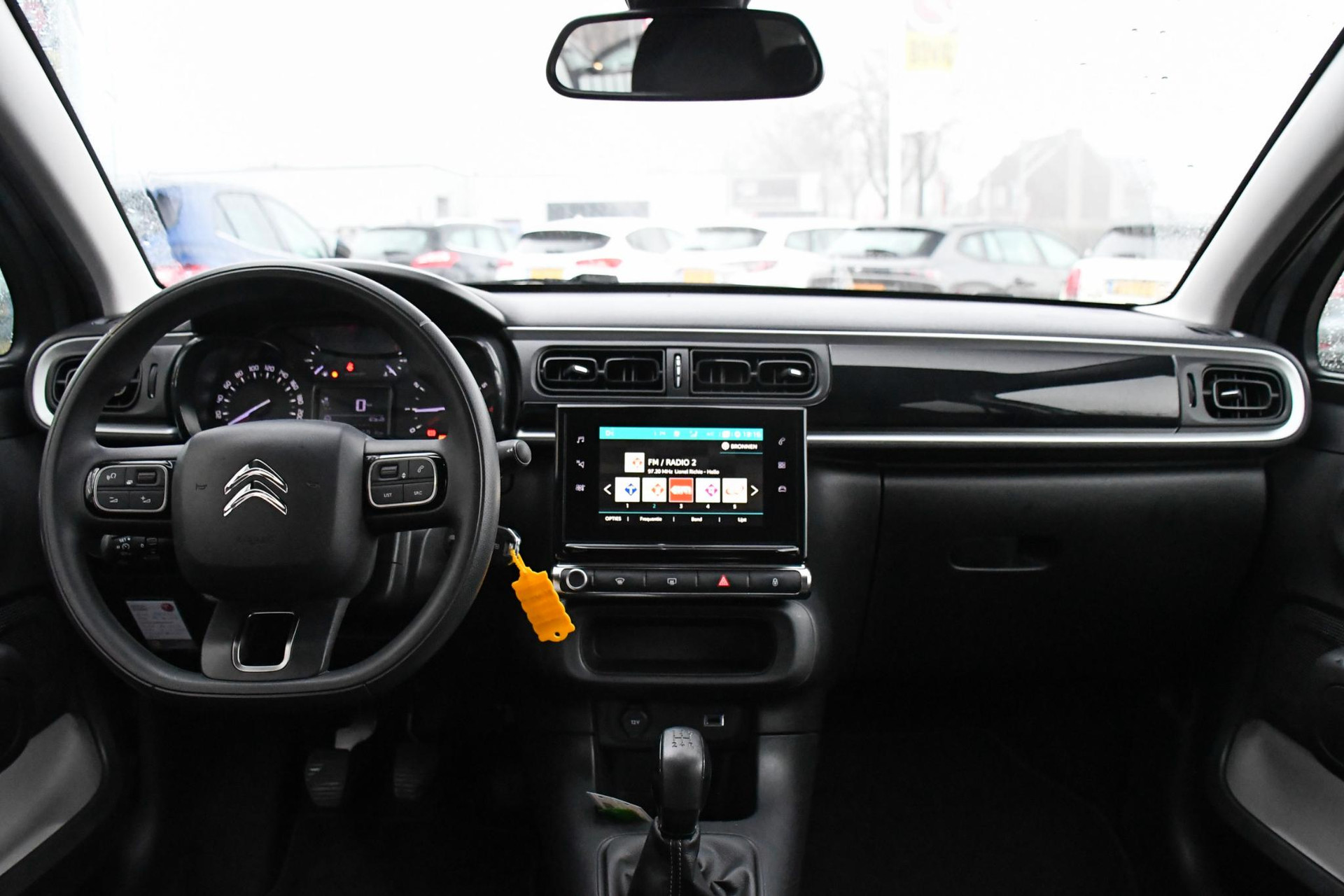 42913976-12.jpg