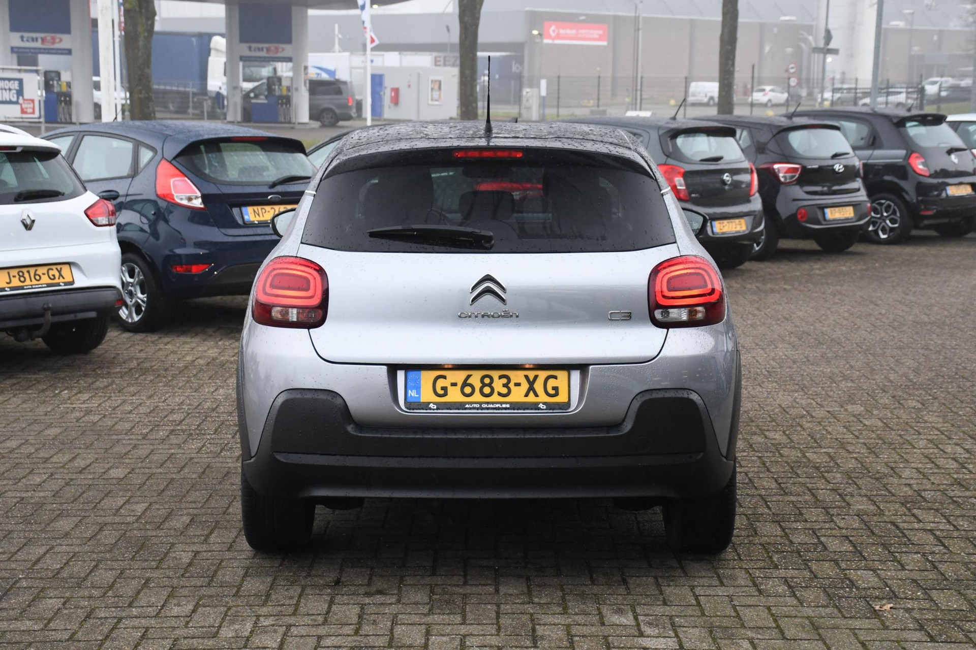 42913976-8.jpg
