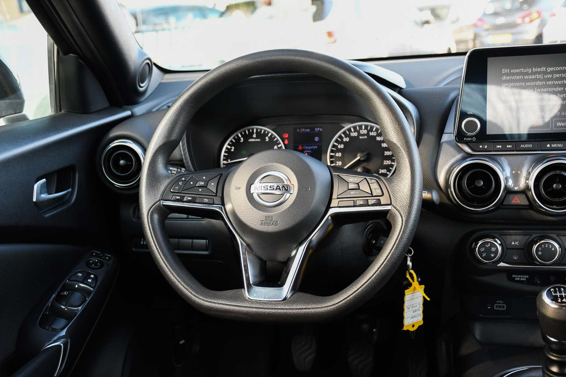 43176969-15.jpg