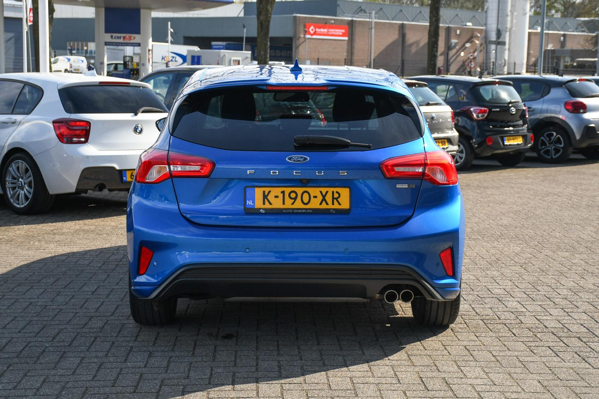 43889118-8.jpg