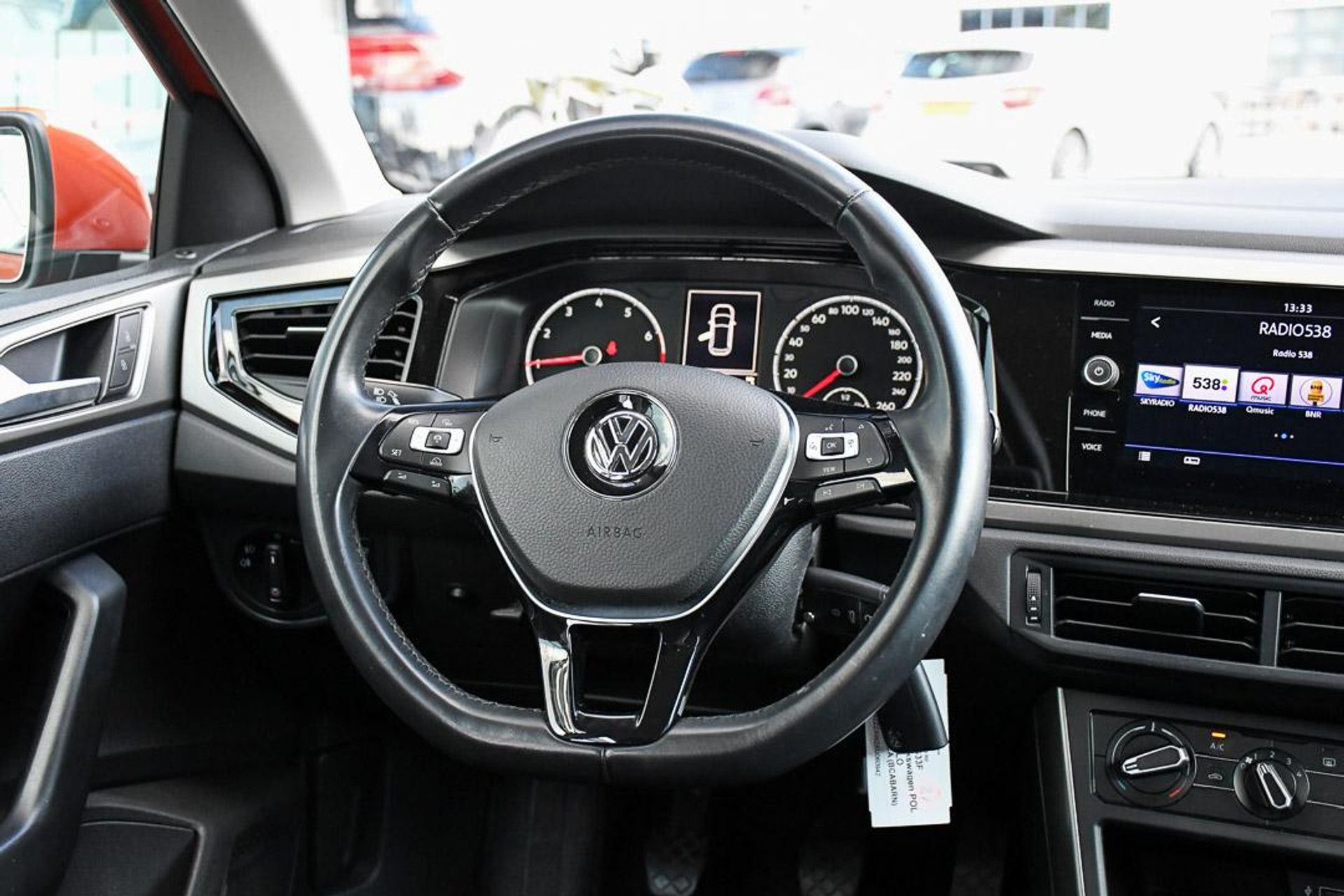 44498481-15.jpg