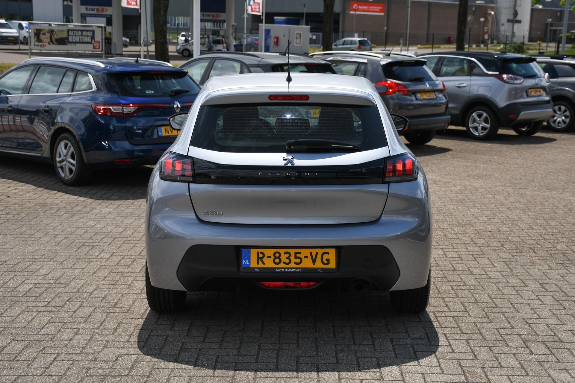 44934870-8.jpg