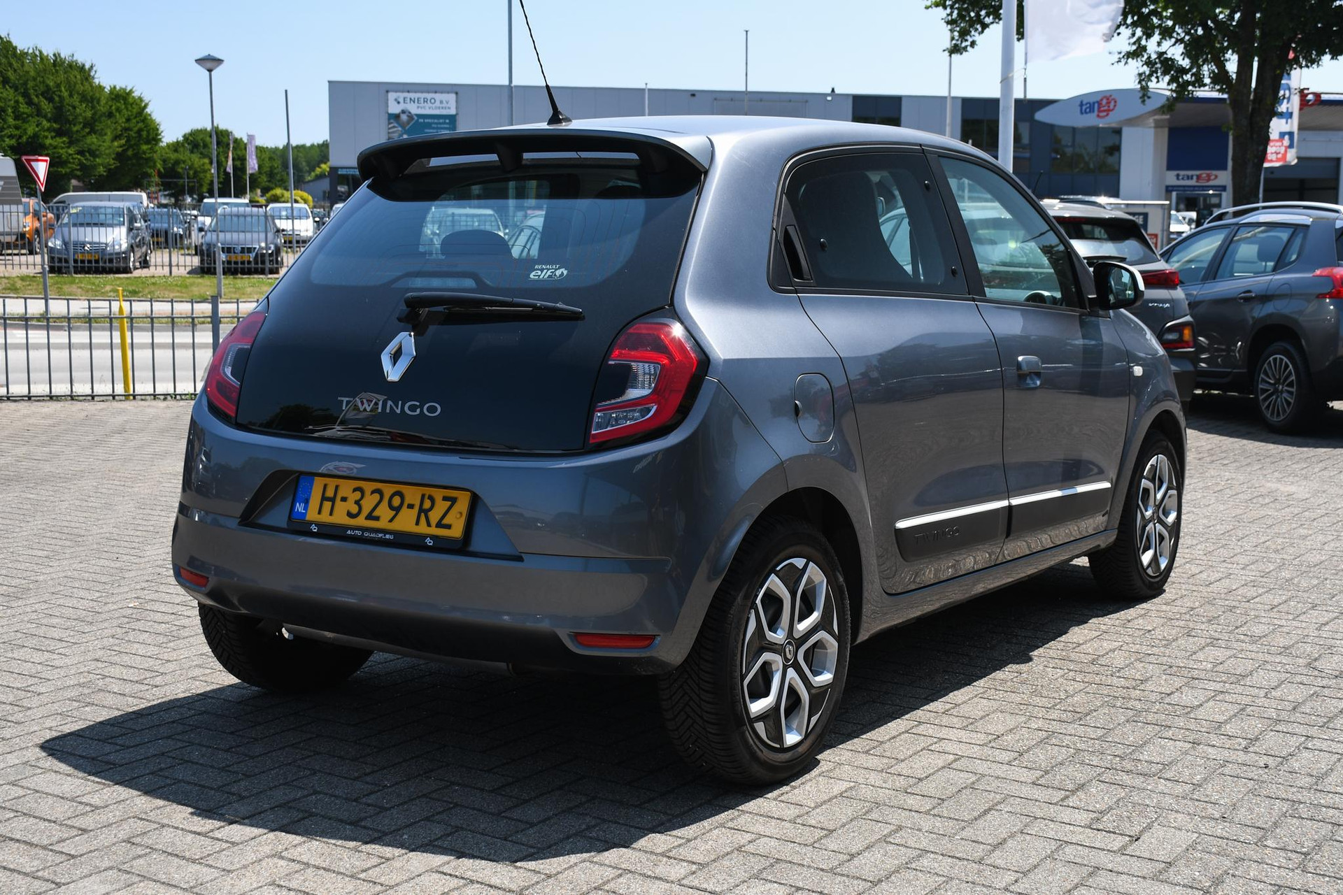 45372856-6.jpg