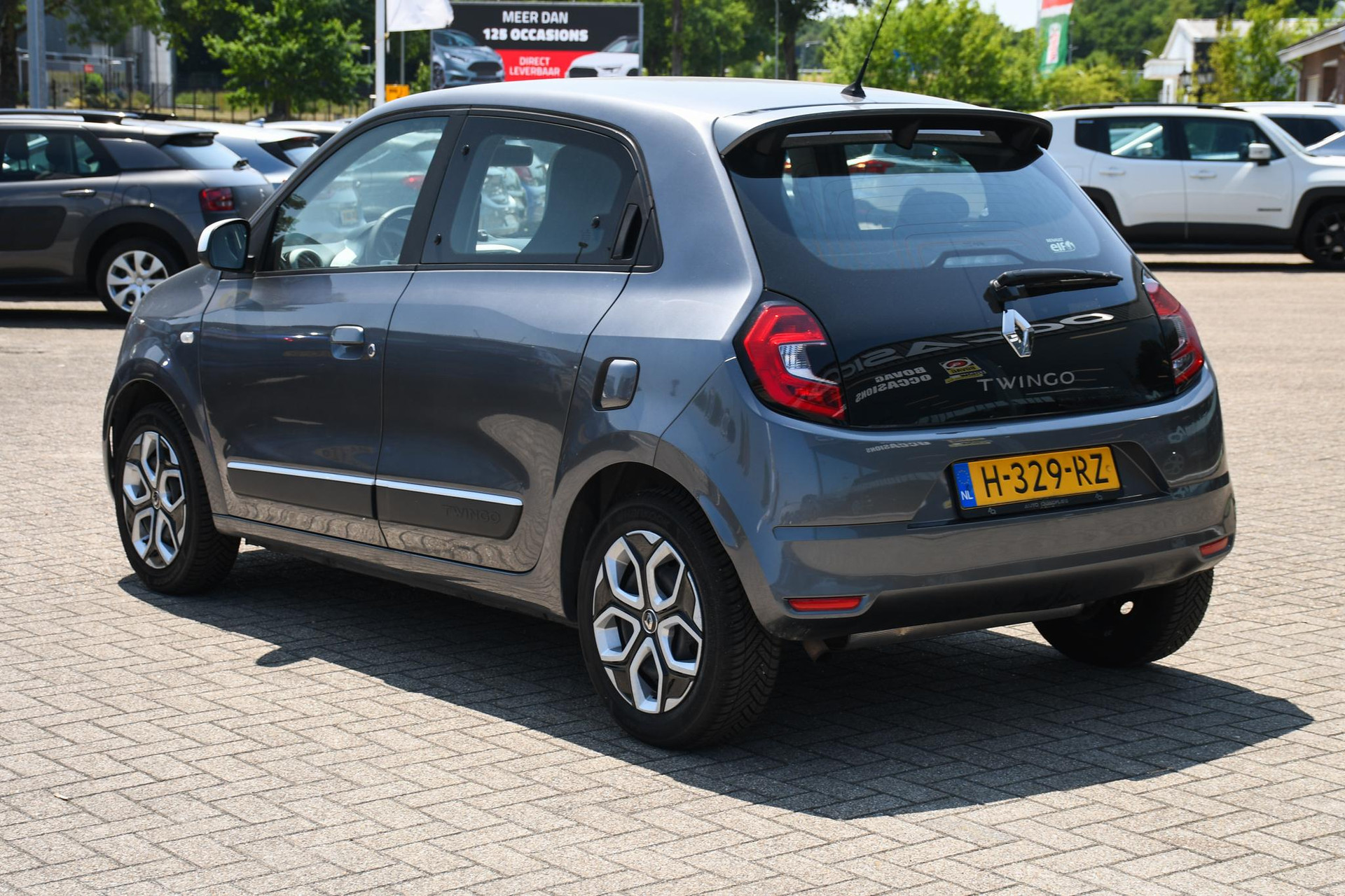 45372856-7.jpg